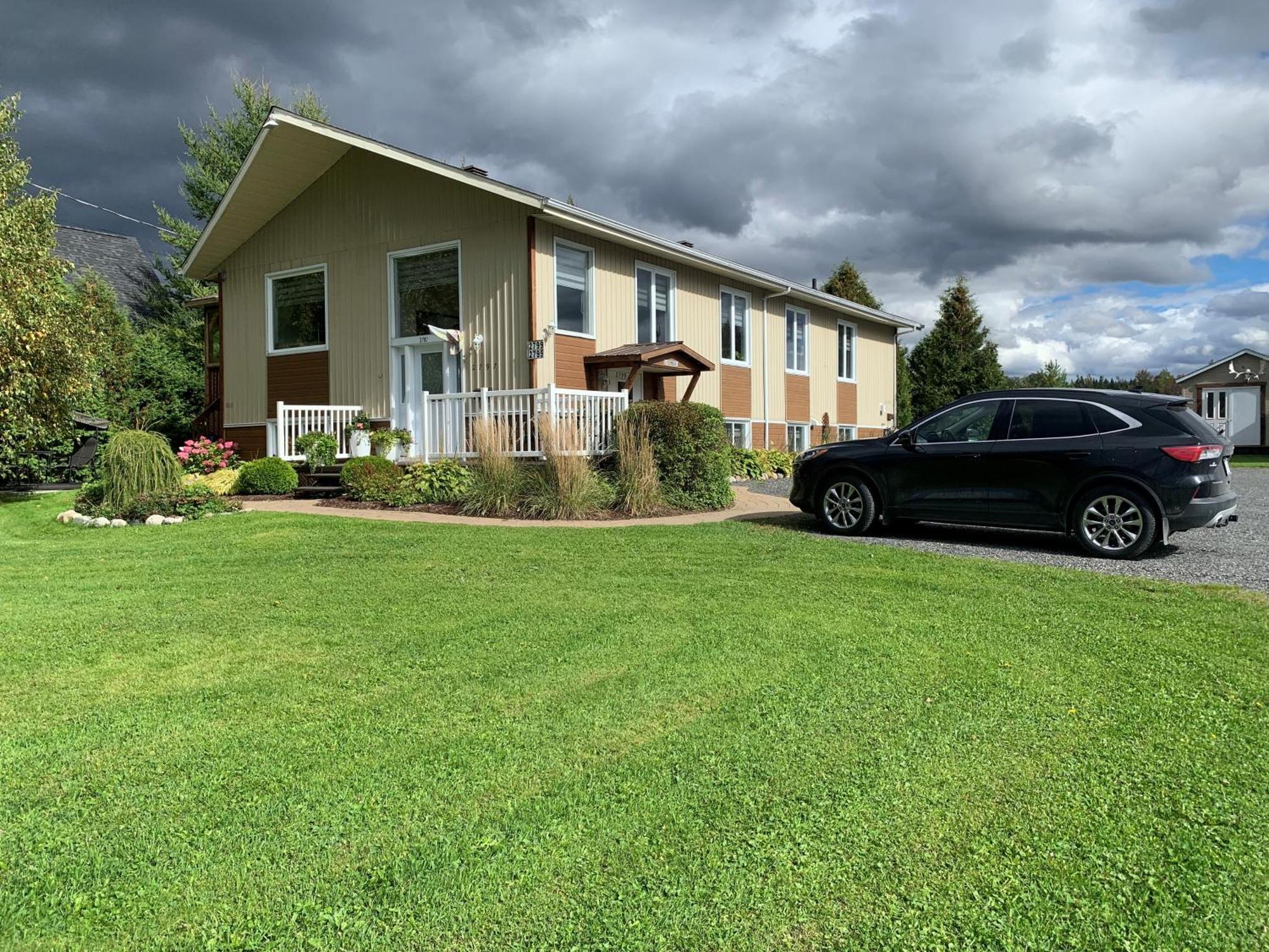 Aux quatre vents 4 1/2 logement entier et privé Lac-Mégantic Extérieur photo